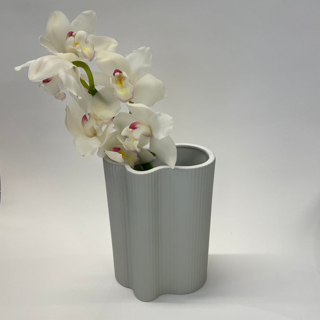 Alisa Vase | Light Grey | Medium