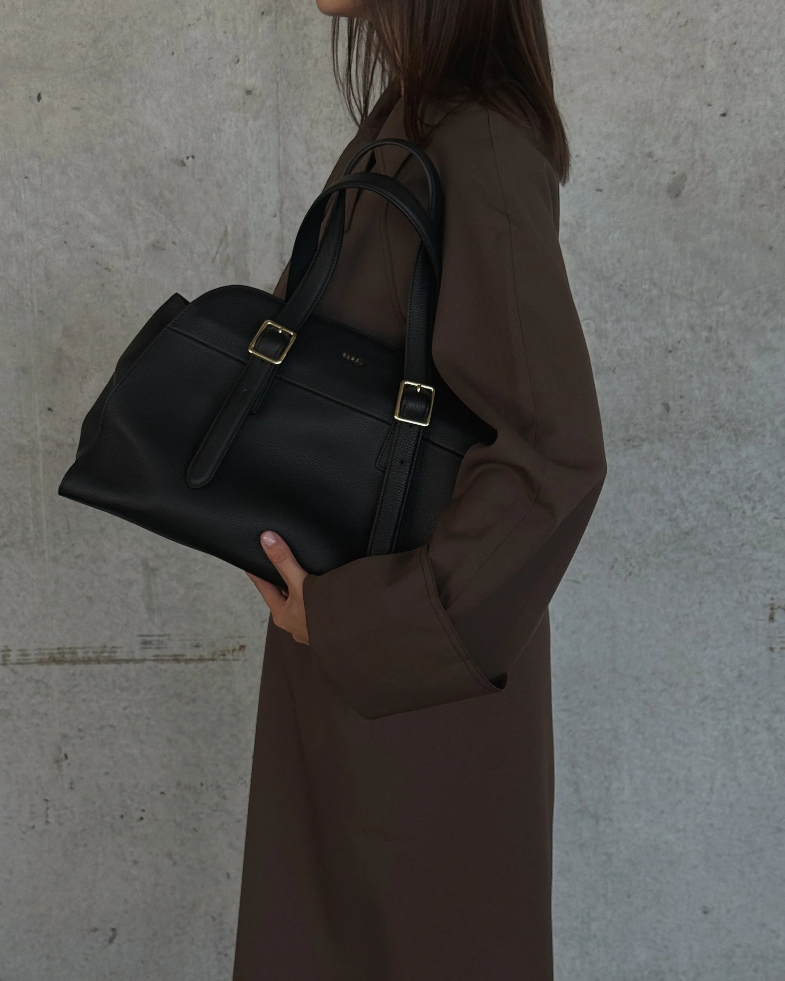 Adler Shoulder Bag | Black Pebble