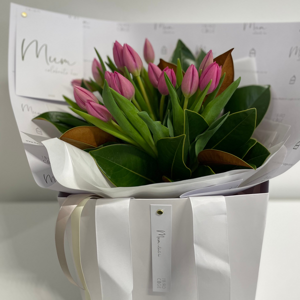 Tulips En Masse | Luxe Fresh Floral Bag
