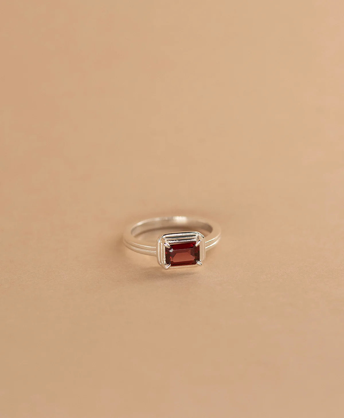 Naia Ring | 925 Sterling Silver with Rhodolite Garnet